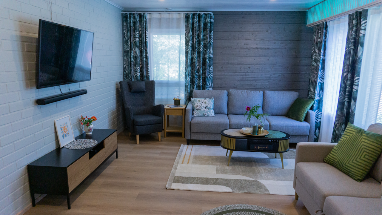 Villa Starflower living room, TV, blackout curtainsV 