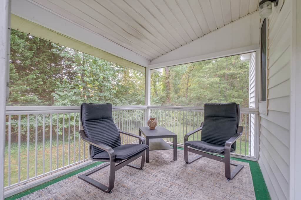 Screened-in porch Screened-in porch