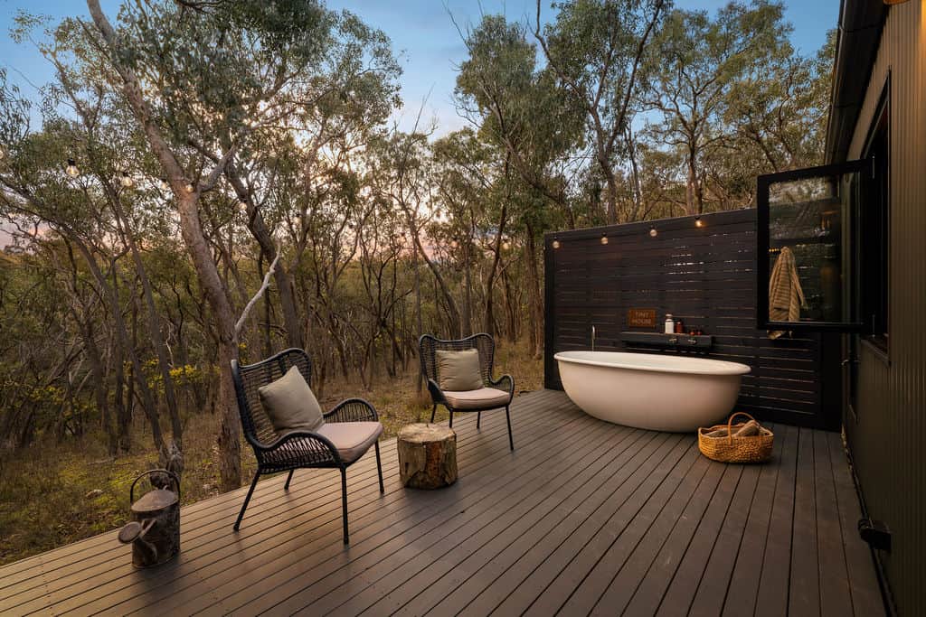 Outside bath in Tiny House