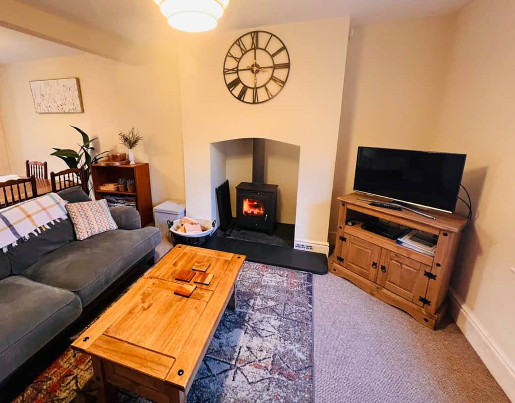 Lounge wih real log burner Lounge wih real log burner