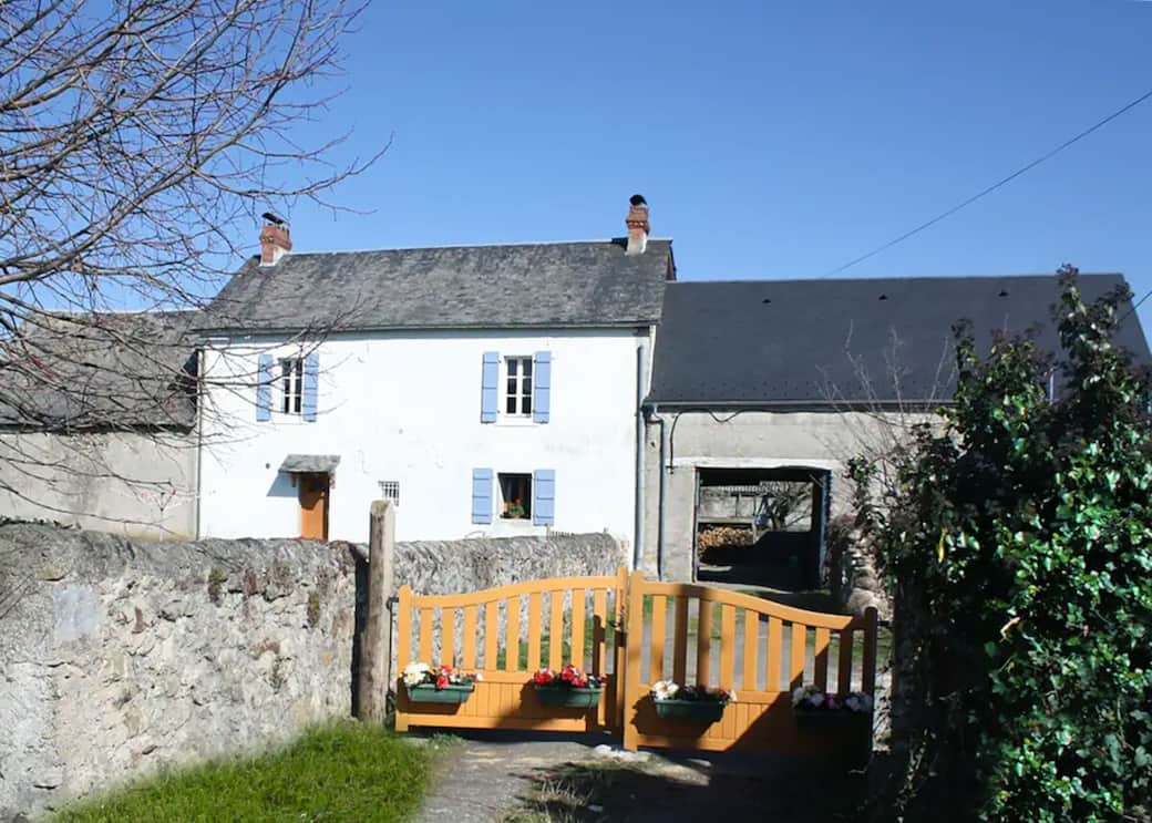 Front view of Pyreneasy, off street parking for up to 10 cars