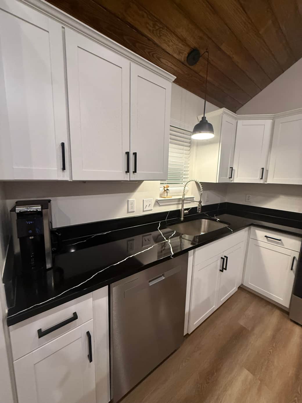 Coffee Pot- Bring your pods or grinds. It can make a whole pot or a single serving. Hot or Cold! Coffee Pot- Bring your pods or grinds. It can make a whole pot or a single serving. Hot or Cold!