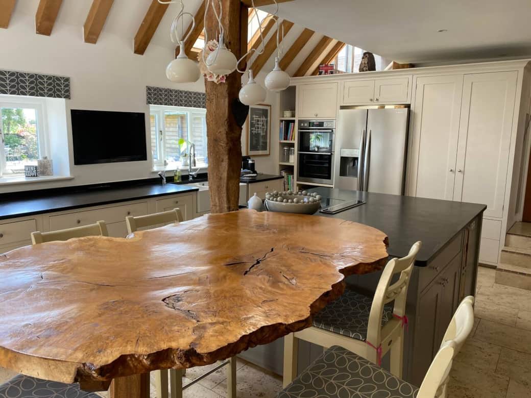 Spacious kitchen dining area 