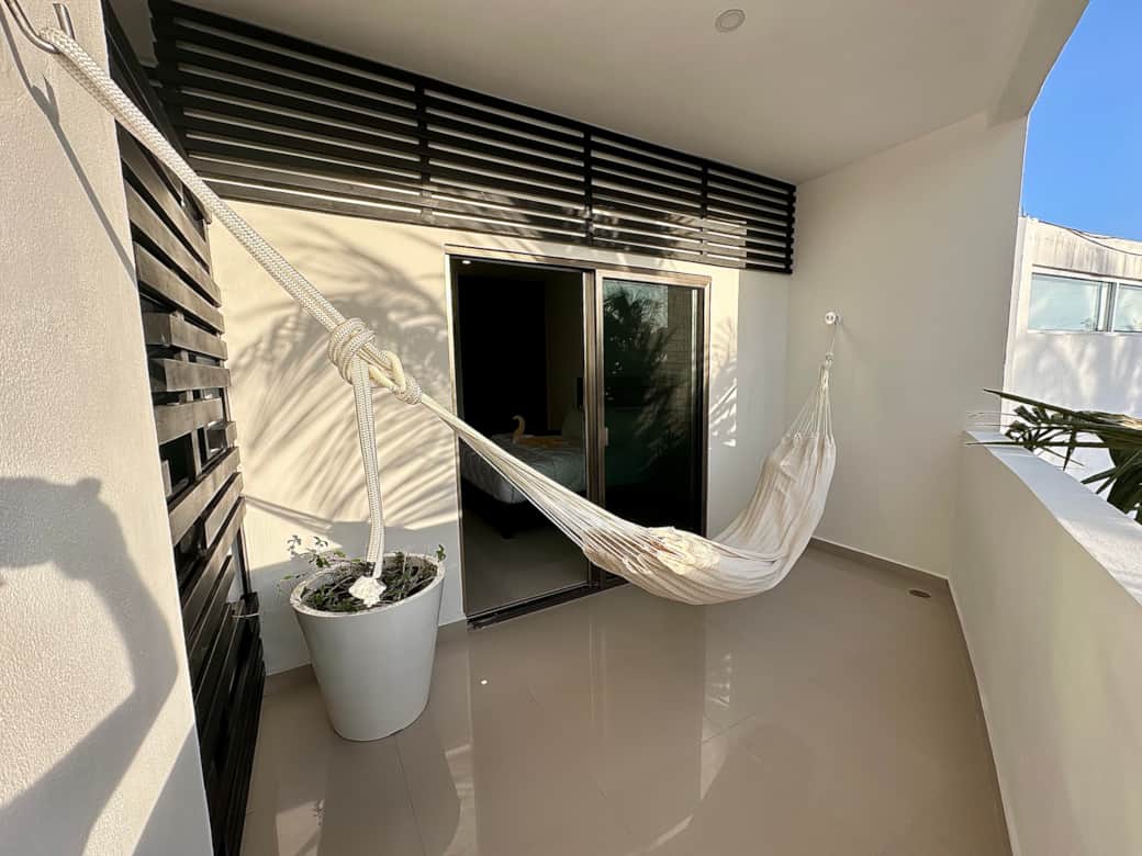 Balcon de la chambre avec lit king size avec hamac Balcon de la chambre avec lit king size avec hamac
