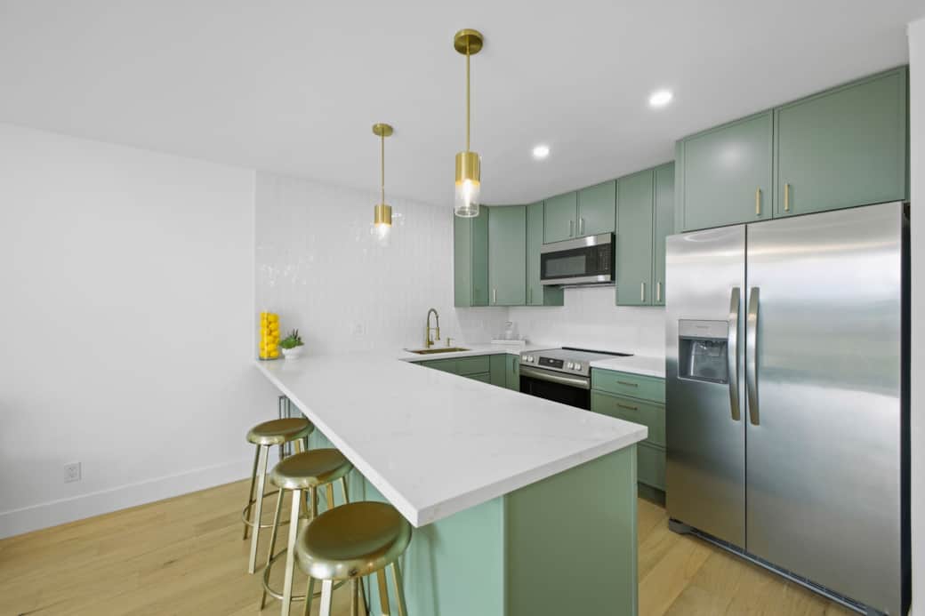 Fully Equipped Kitchen w/ Breakfast Bar Fully Equipped Kitchen w/ Breakfast Bar