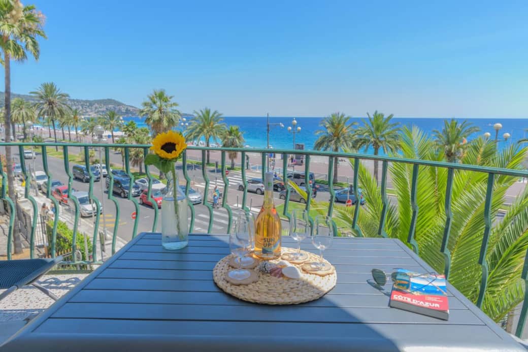 Amazing 3 bedroom apartment on the Promenade des Anglais Amazing 3 bedroom apartment on the Promenade des Anglais
