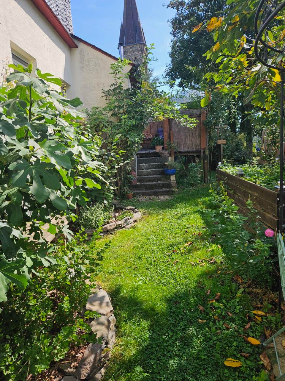 Garten, Terrasse und Spielplatz