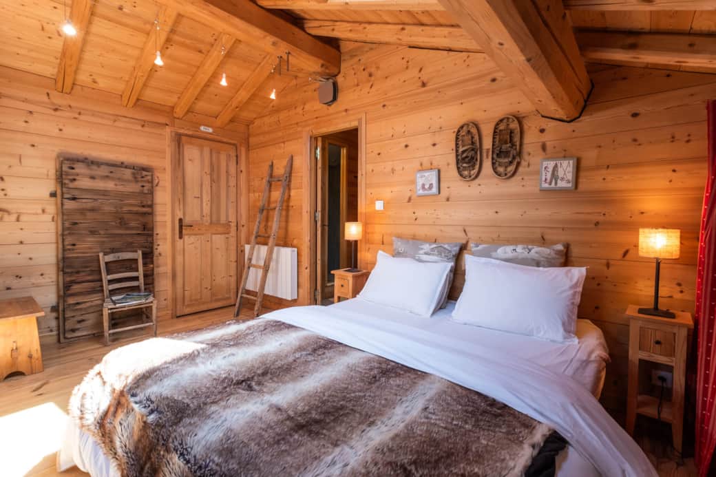 Peclet Master Suite with panoramic view, private bathroom, sheets and towels provided.