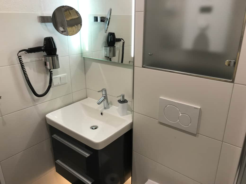 Harzfewo Köhnke 3, Duschbad, Waschtisch, WC, Handtücher, Föhn Harzfewo Köhnke 3, Duschbad, Waschtisch, WC, Handtücher, Föhn