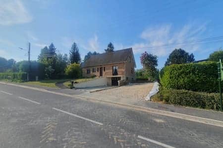 Vu face de l'ensemble de la maison
