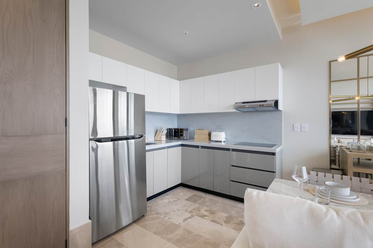 Full kitchen