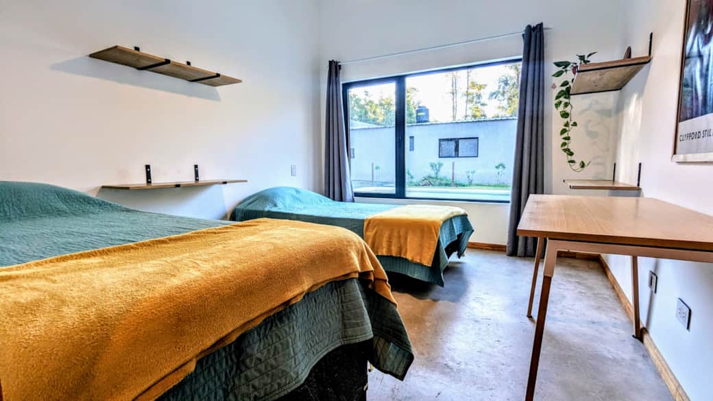 Habitación c/ aire acondicionado, 2 camas simples, cama marinera, casa de fin de semana Campo Timbó