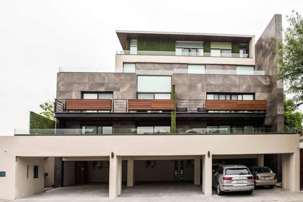 Exterior con  estacionamiento 