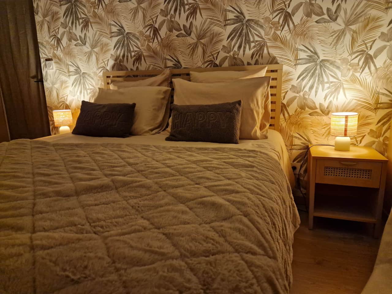 CHAMBRE BEIGE .jpg