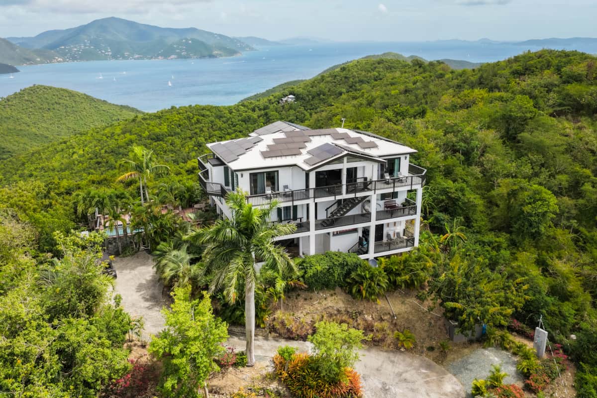 Villa Circe business image