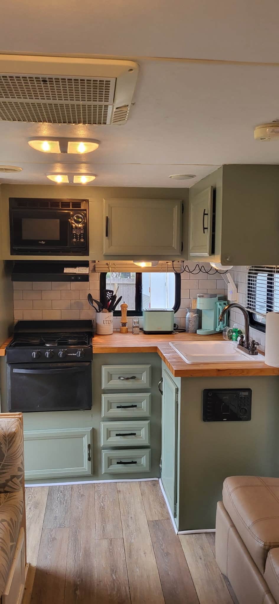 This well equipped little camper is a a simple but relaxing retreat from the hustle & hustle. This well equipped little camper is a a simple but relaxing retreat from the hustle & hustle.