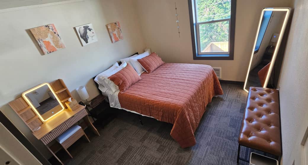 Queen Bedroom