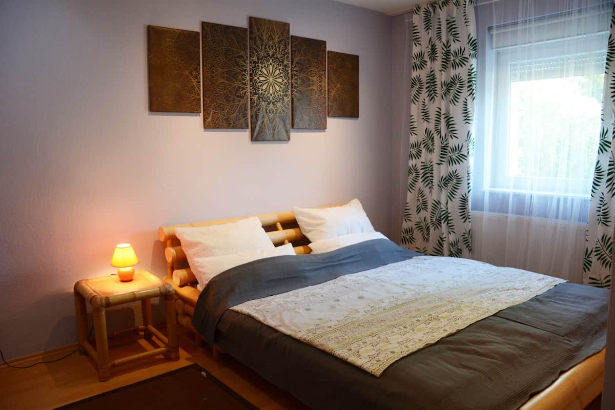 Schlafzimmer 1