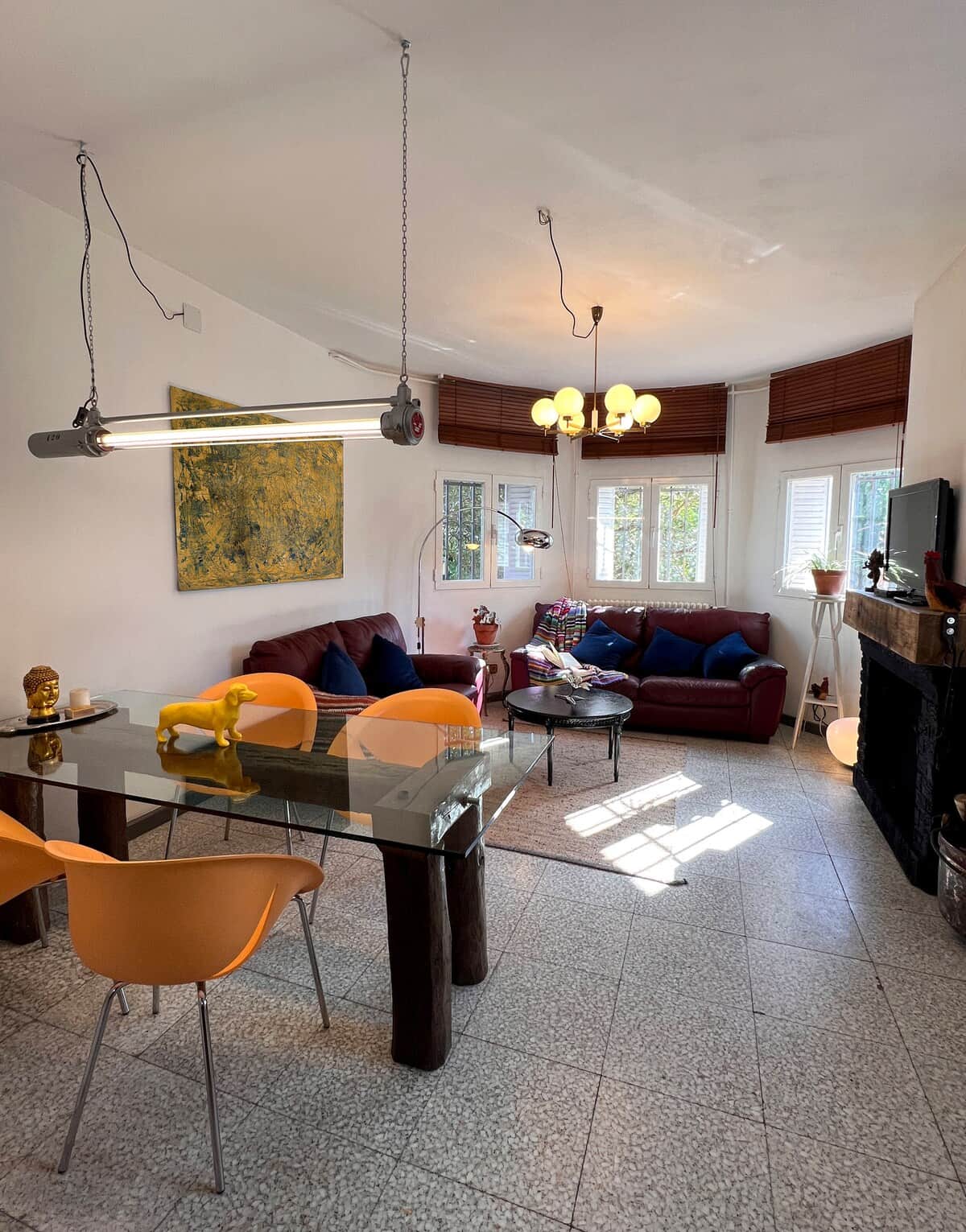Salón mesa y sofás