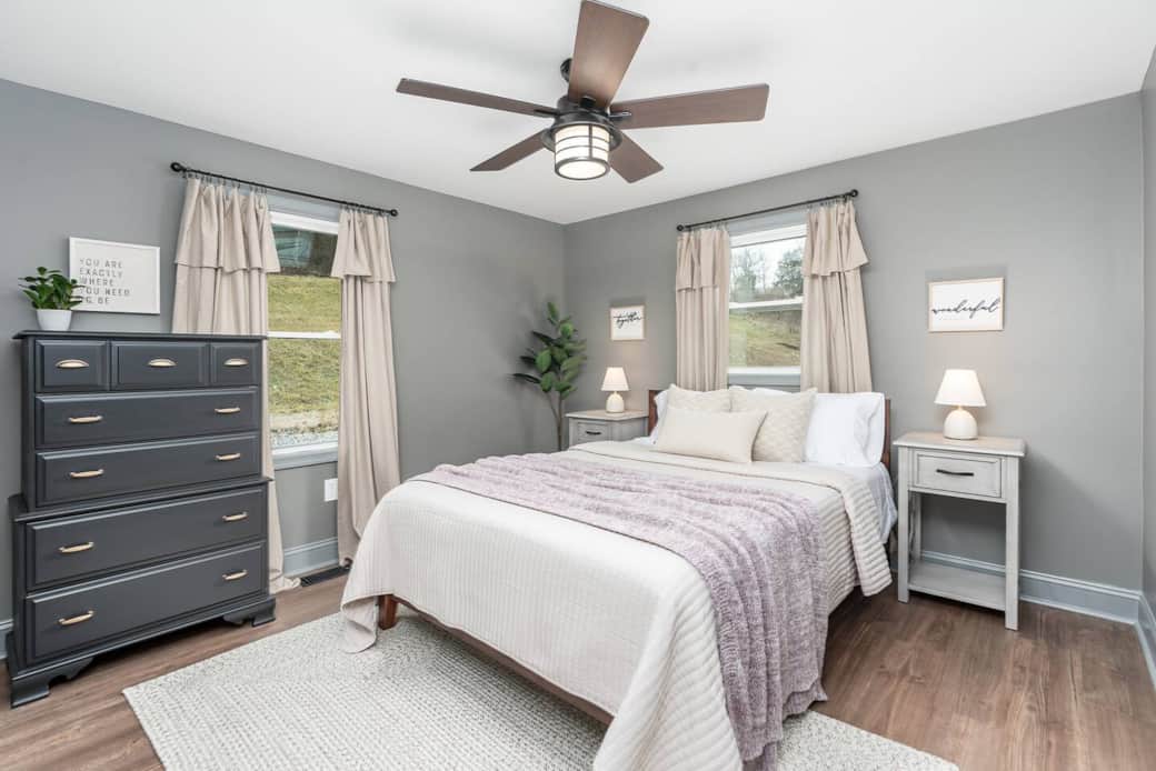 Bedroom 2: Queen Bed
