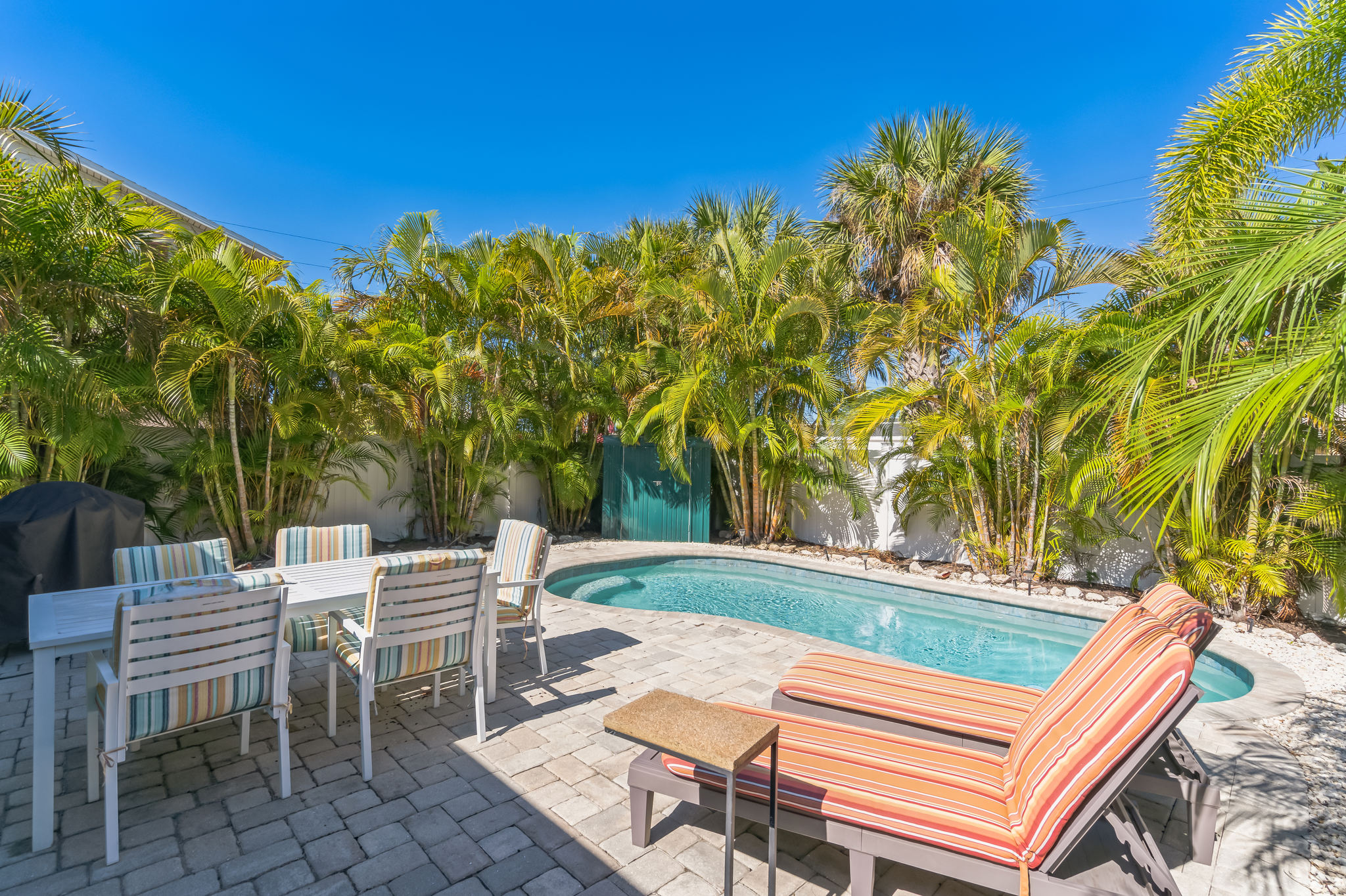 204 Peacock Ln Holmes Beach FL 34217 USA SunNov122023(11)