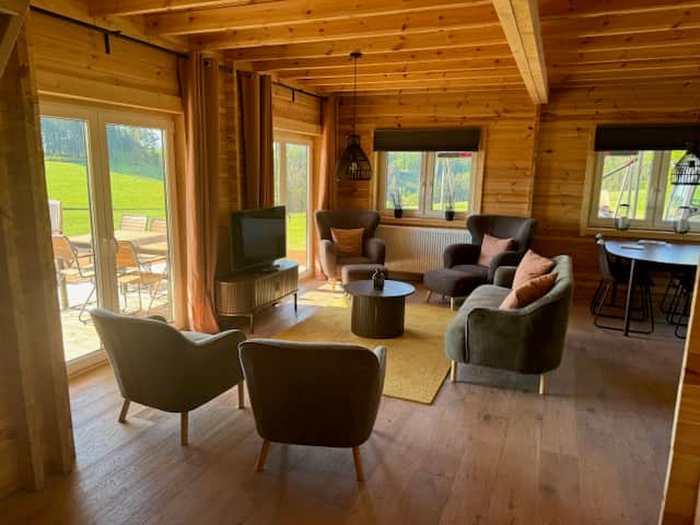 Wagenhausen eifel cochem vakantiewoning geel woonkamer