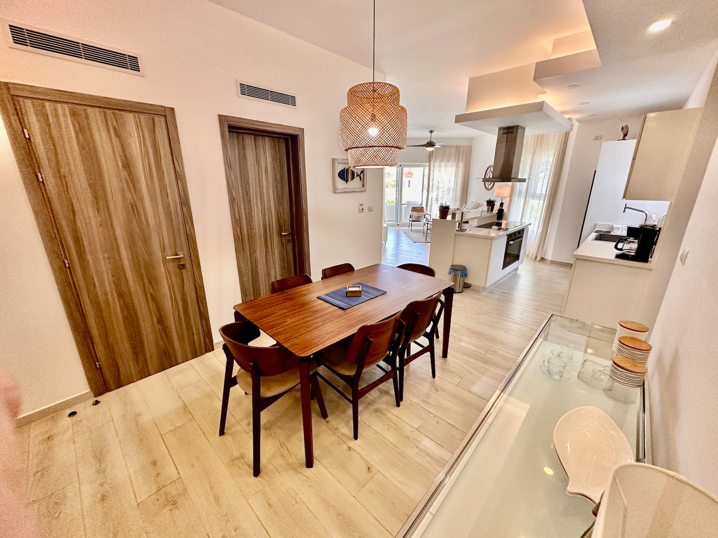 Modern condo few steps from the pool and beach photo 3