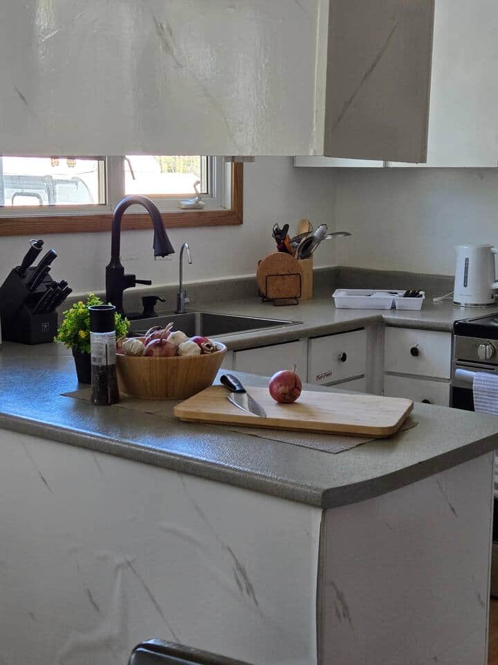 Get inspired in this fully equipped kitchen, where you can cook delicious meals using a well-stocked pantry and all the tools you need to turn fresh ingredients into culinary delights.