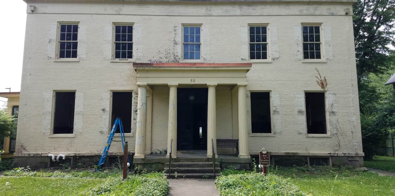 Removing the original window sashes for restoration