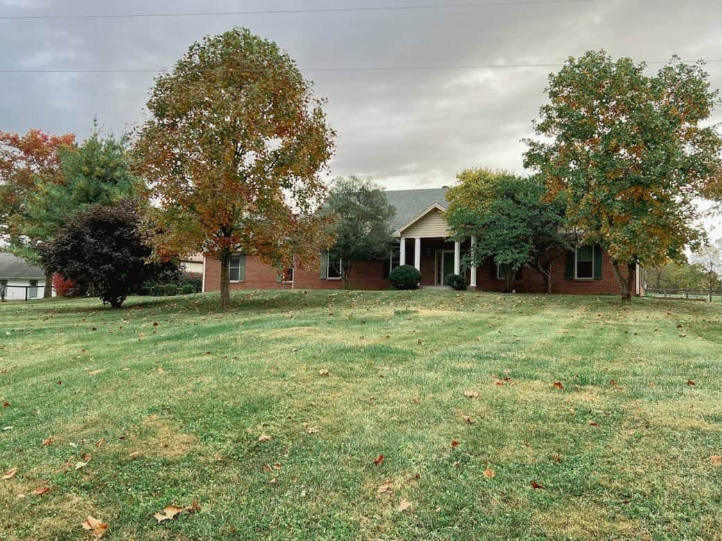2400 sq ft ranch style home with 2 master bedrooms at one end of the house and 2 bedrooms with twin beds at the far end.  