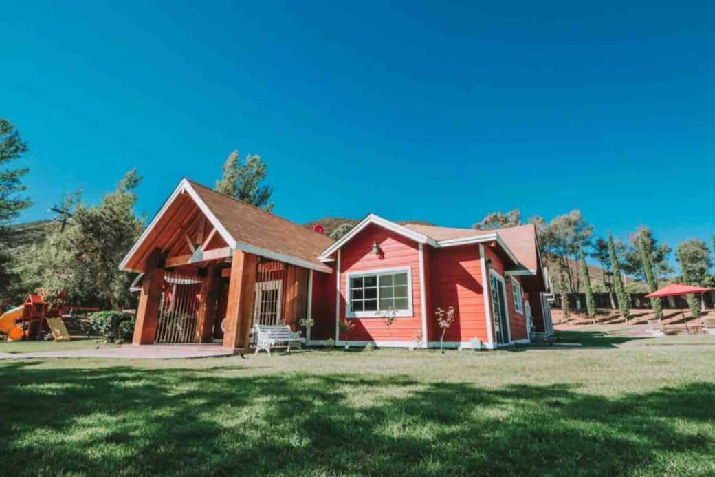 La Cabaña/ The Lodge/ Le Chalet