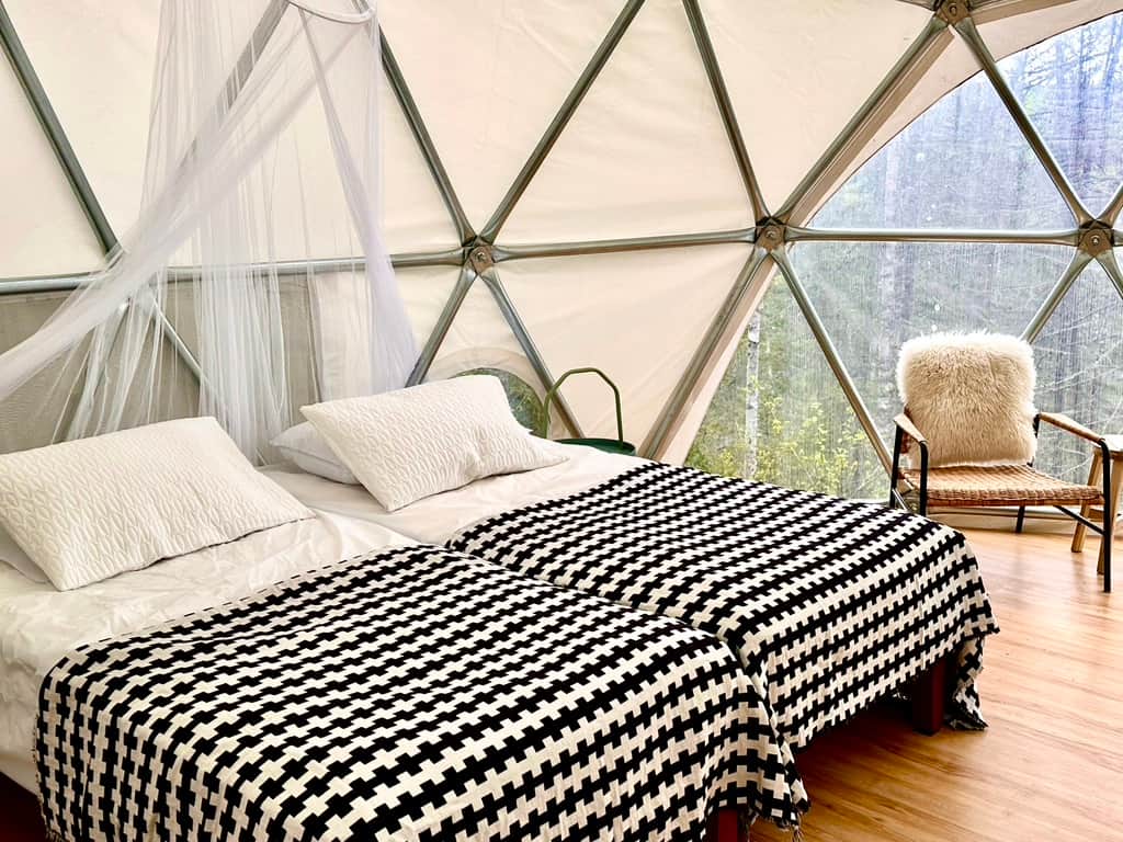 The Lena dome has 2 twin beds that can be pushed together to make a King 