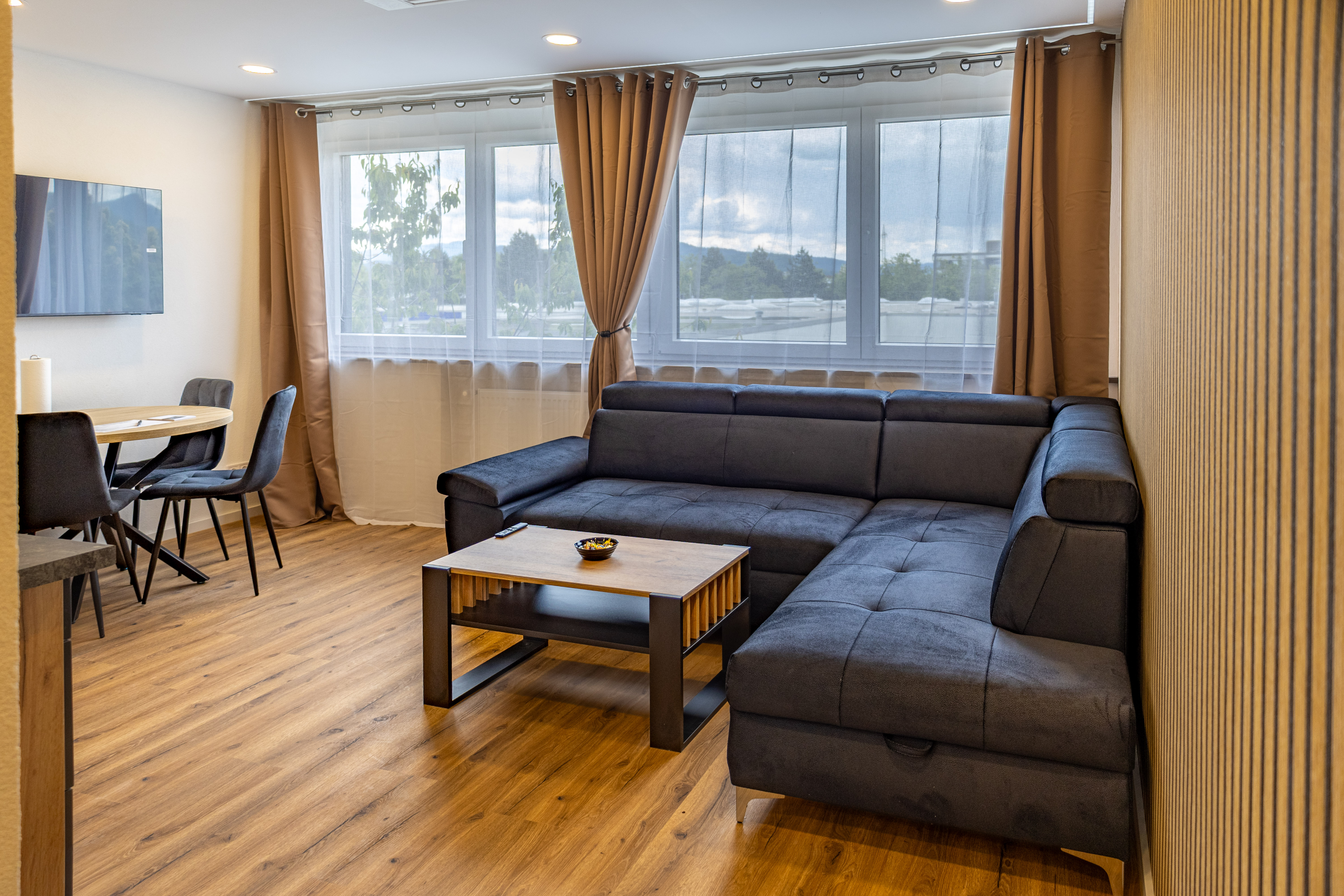 Apartment 6 3