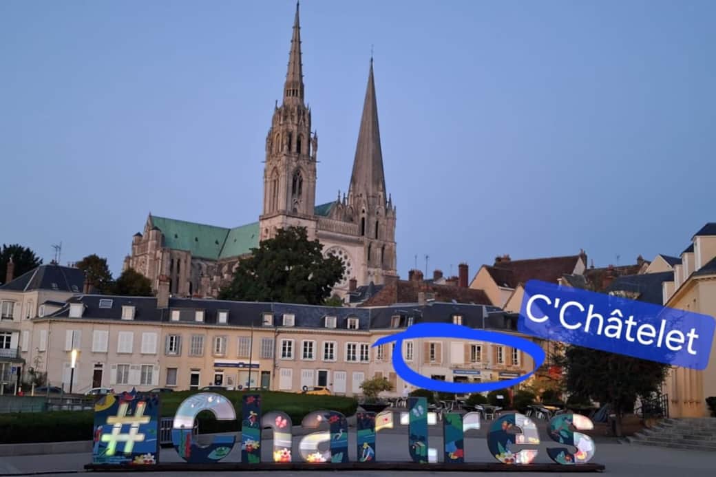 Vue de l'appartement depuis la Place Châtelet avec la Cathédrale à l'arrière