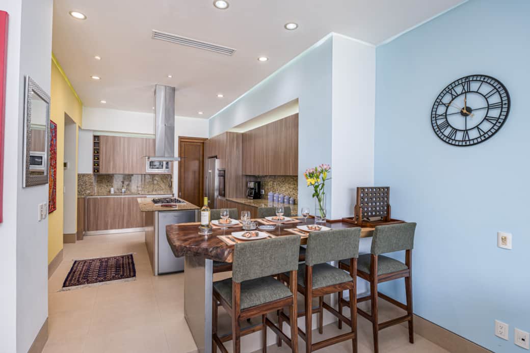 Dining Area & Kitchen