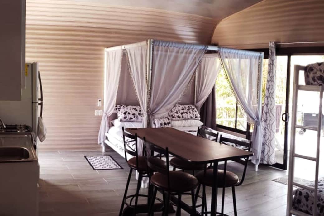 Unique private sun tanning swimming pool, Studio with full kitchen