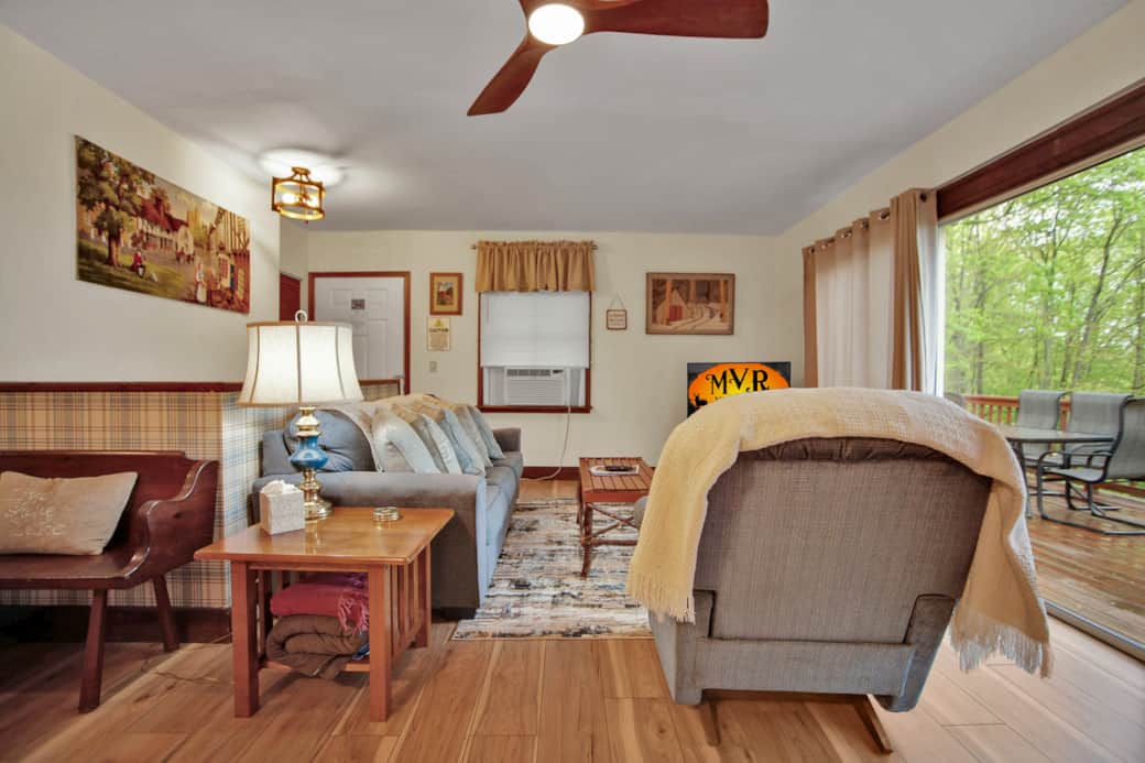 Villa with a View 2 bedroom 1 bathroom, sleeps 4, wifi, AC, dogs allowed!