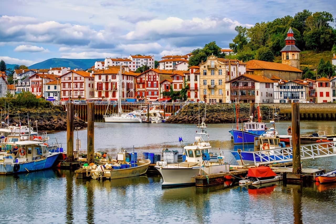 Saint-Jean-de-Luz - Flânez dans le charmant port de la ville et profitez de ses plages, de ses maisons basques et de son ambiance authentique