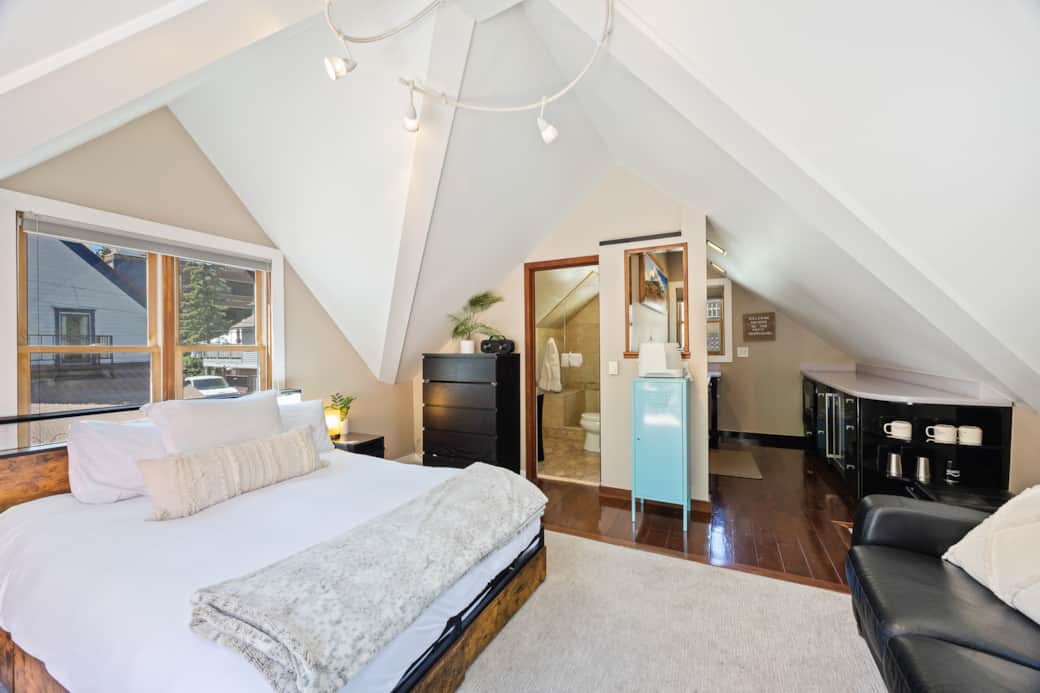 005 DahlCottage