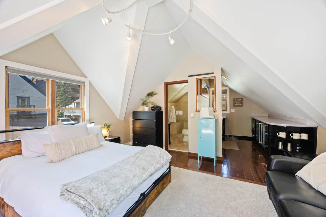 005 DahlCottage