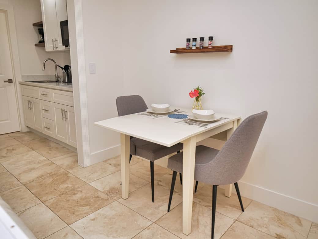 Dining table can be extended to host 4 people Dining table can be extended to host 4 people