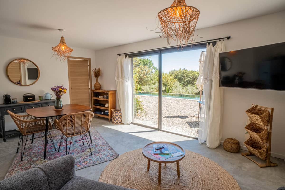 Poolblick - Olivea — Ein Ferienhaus von 45 m² mit Blick auf den Infinity-Pool