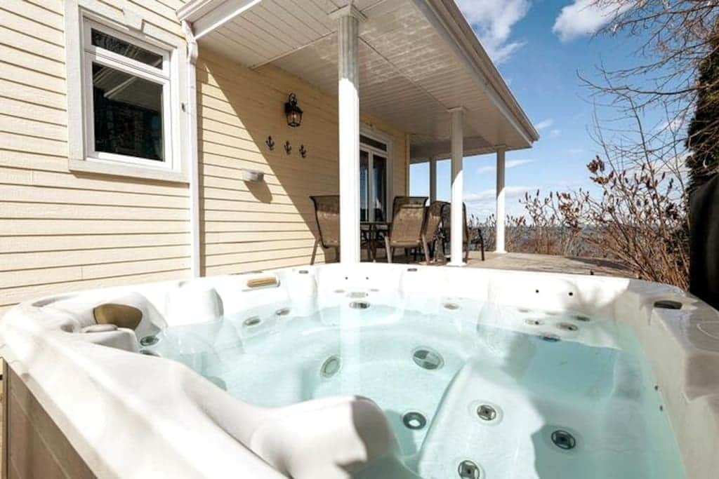 4-season spa and terrace