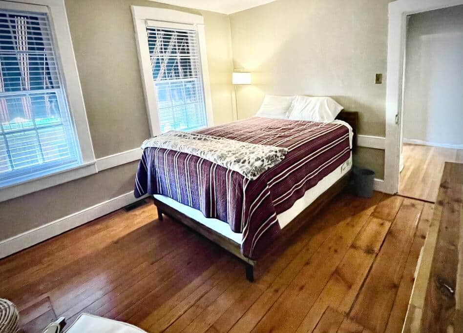 BEDROOM II - QUEEN SIZED QUALITY BEDDING