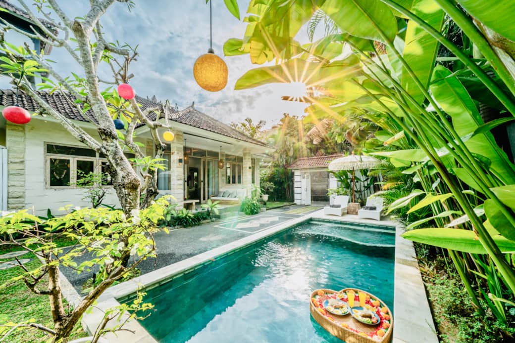 Morning sun over the pool – your peaceful start in our Seminyak private villa