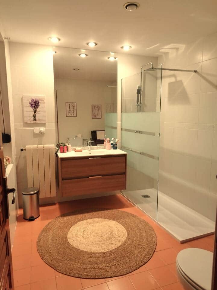 Baño completo con ducha, totalmente reformado. Baño completo con ducha, totalmente reformado.
