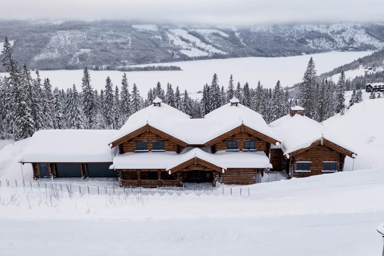 It is situted on top of the mountain,  private and with amazing views 