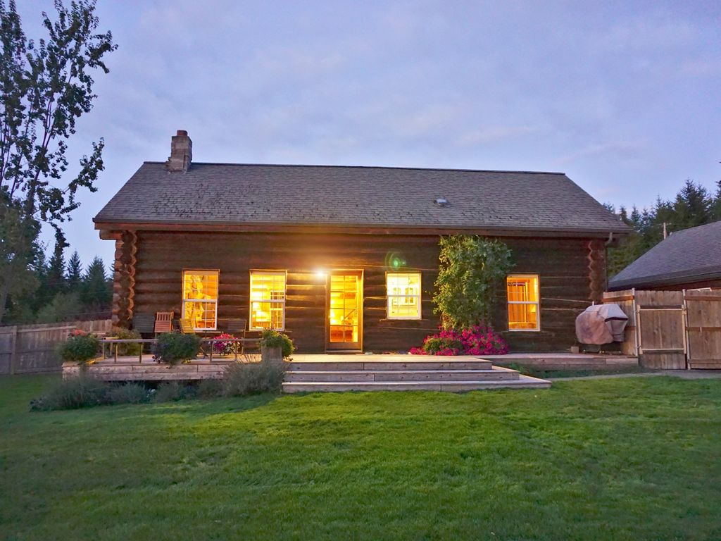 The Log Cabin 2 Bedroom Vacation Rental In Port Angeles