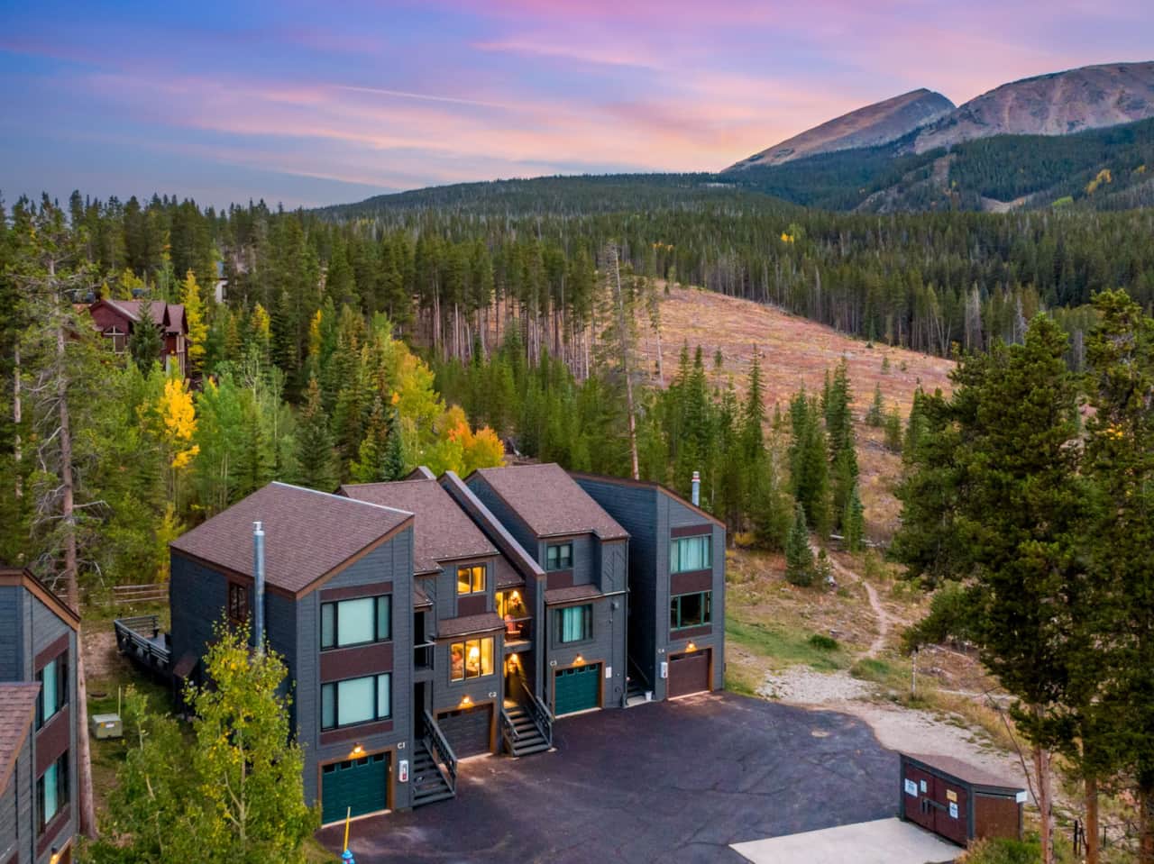 Quiet complex bordering Ski Resort / Forest. One car garage, 3+ parking spaces.