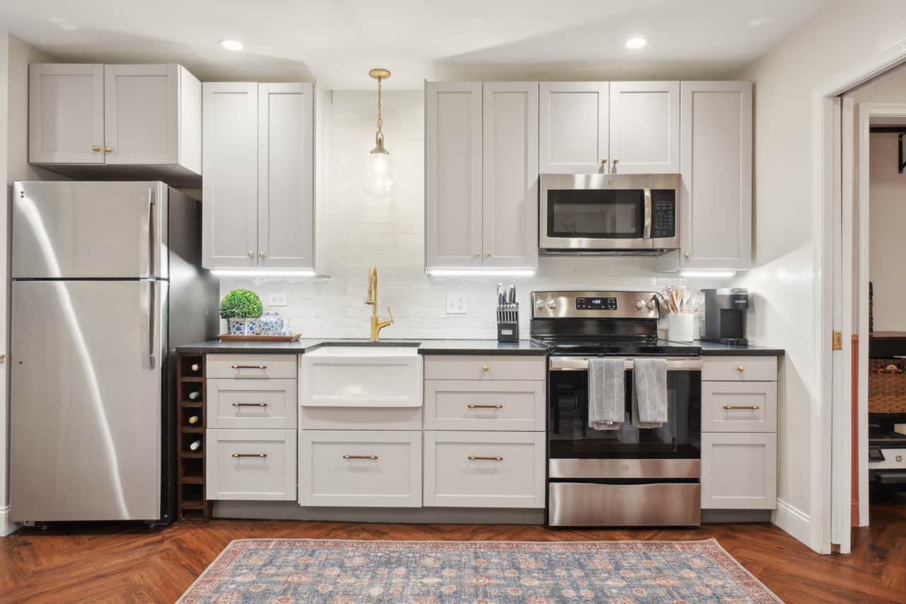 Full kitchen with stove, oven, dishwasher and full-size refrigerator